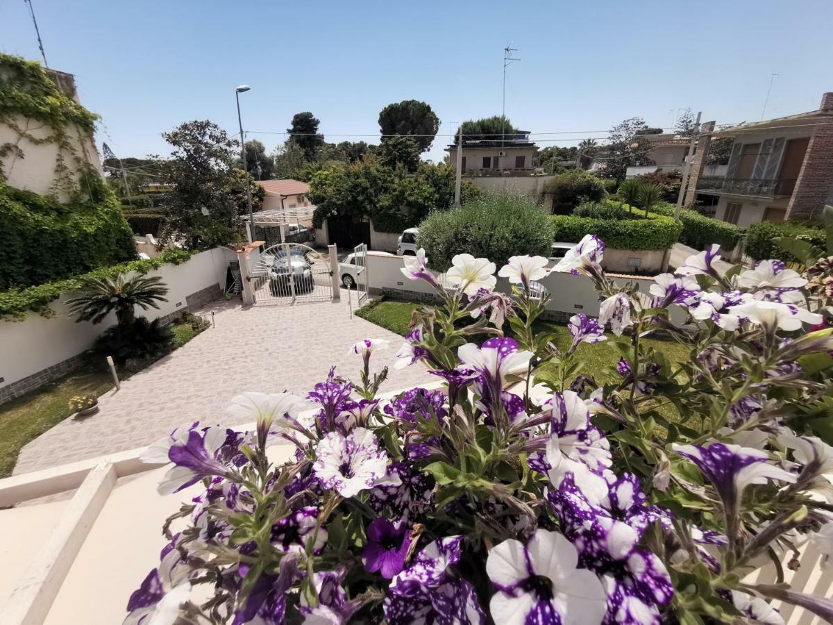 Villa Marika Con Piscina Fontane Bianche Exterior foto